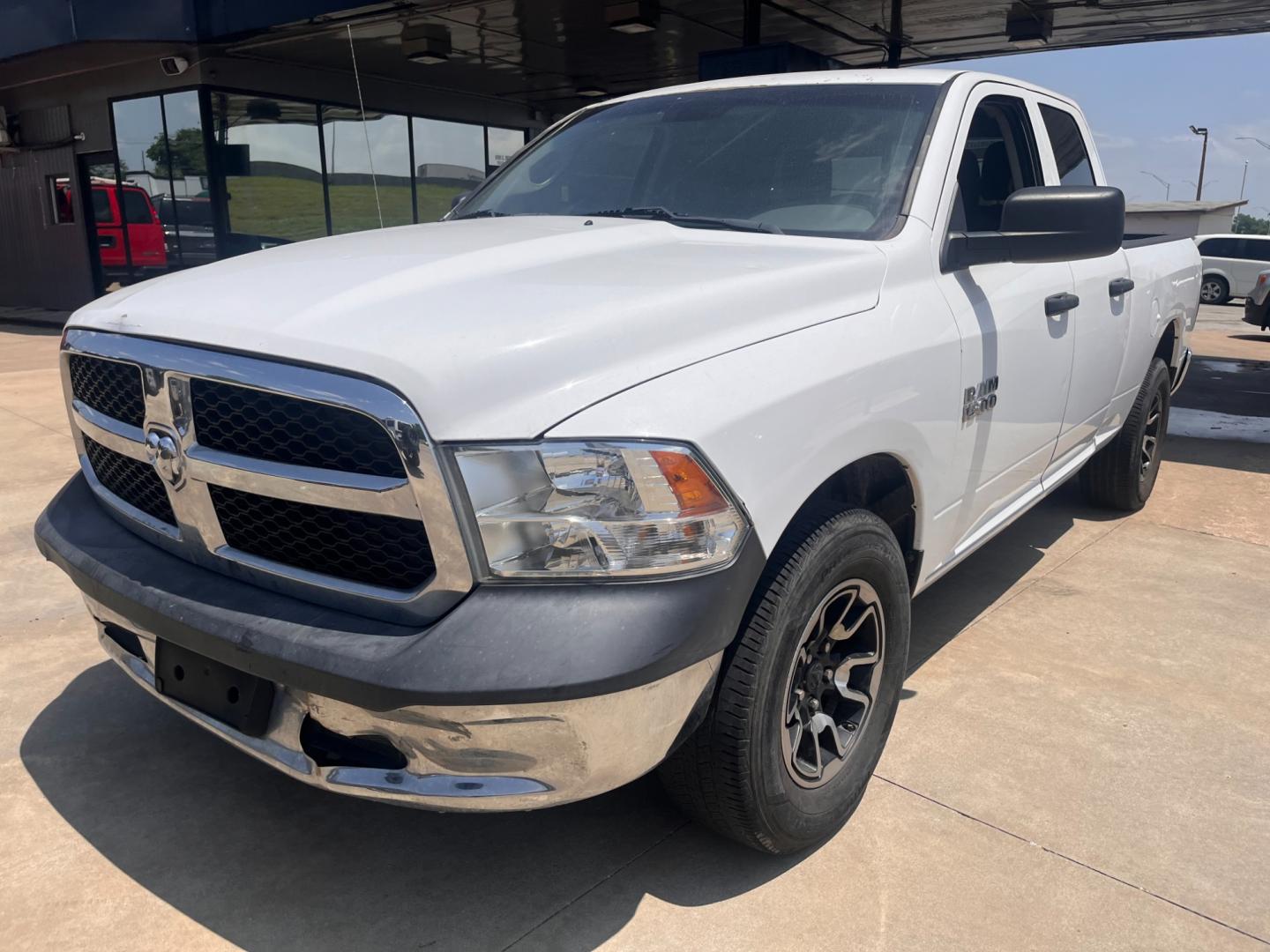 2018 WHITE RAM 1500 EXPRESS; TRADES Tradesman Quad Cab 2WD (1C6RR6FG9JS) with an 3.6L V6 DOHC 24V FFV engine, 8A transmission, located at 8101 E. Skelly Dr., Tulsa, OK, 74129, (918) 592-3593, 36.121891, -95.888802 - Photo#0